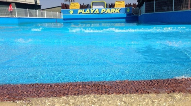 tenemos piscina de olas